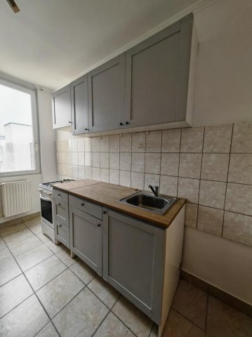 Kiadó téglalakás, albérlet, Tatabányán 150 E Ft / hó