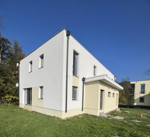 Eladó ikerház, Tatán 129.9 M Ft, 5 szobás / költözzbe.hu