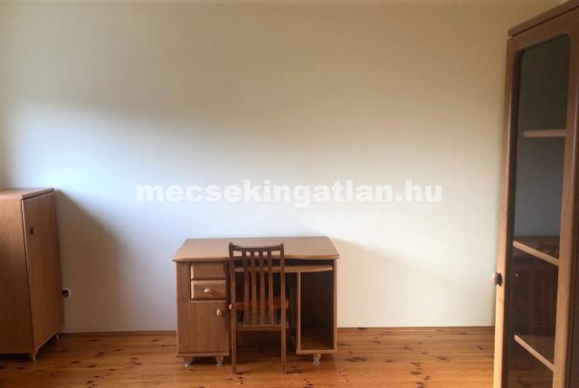 Kiadó téglalakás, albérlet, Pécsett, Atléta utcában, 1 szobás