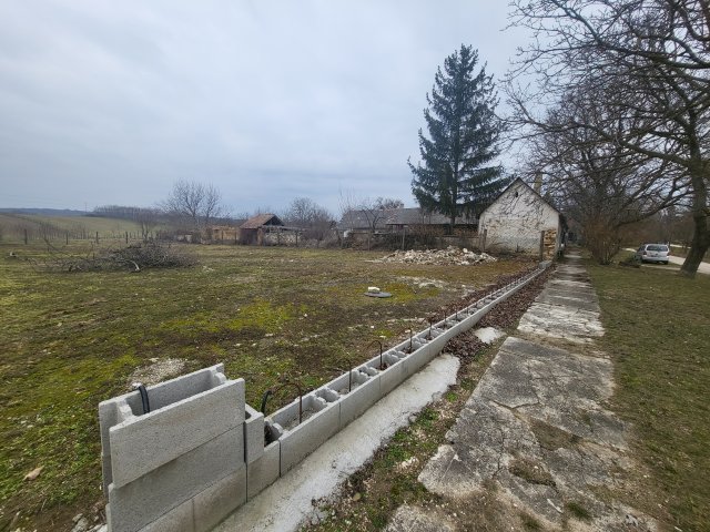 Eladó telek, Bakonykútiban 30 M Ft / költözzbe.hu