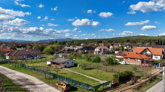 Eladó családi ház, Csörögön 25.9 M Ft, 1 szobás