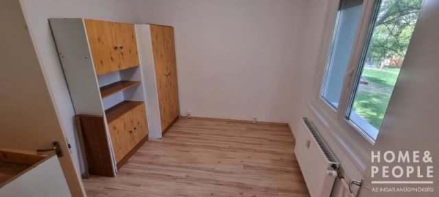 Eladó téglalakás, Szegeden 52.99 M Ft, 1+2 szobás