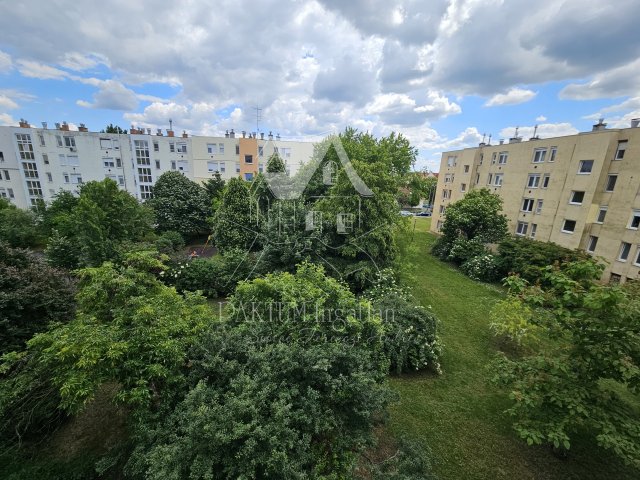 Eladó téglalakás, Szolnokon 31.9 M Ft, 3 szobás