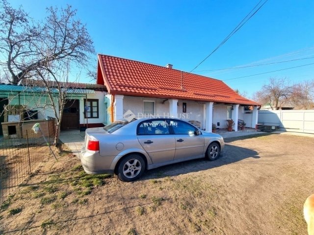 Eladó családi ház, Tápióbicskén 24.5 M Ft, 1 szobás