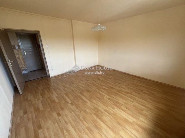 Eladó téglalakás, Szigetszentmiklóson 49.9 M Ft, 2 szobás