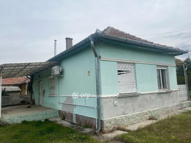Eladó családi ház, Újszilváson 23.9 M Ft, 2 szobás