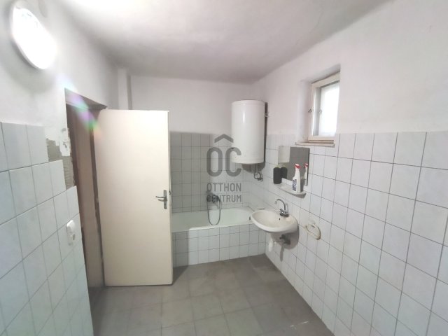Eladó üzlethelyiség, Biharkeresztesen 27.2 M Ft
