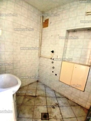 Eladó családi ház, Budapesten, III. kerületben 79.9 M Ft