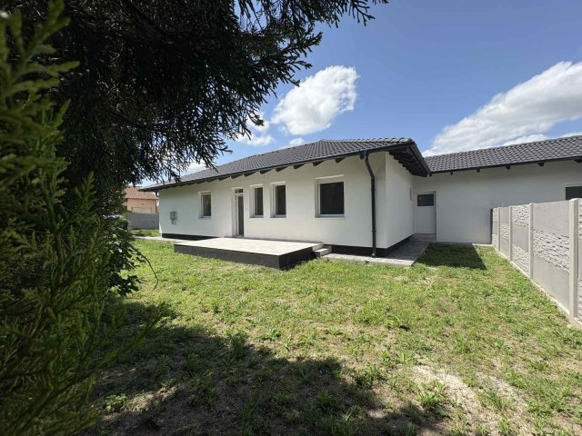 Eladó családi ház, Délegyházán 86.9 M Ft, 5+1 szobás