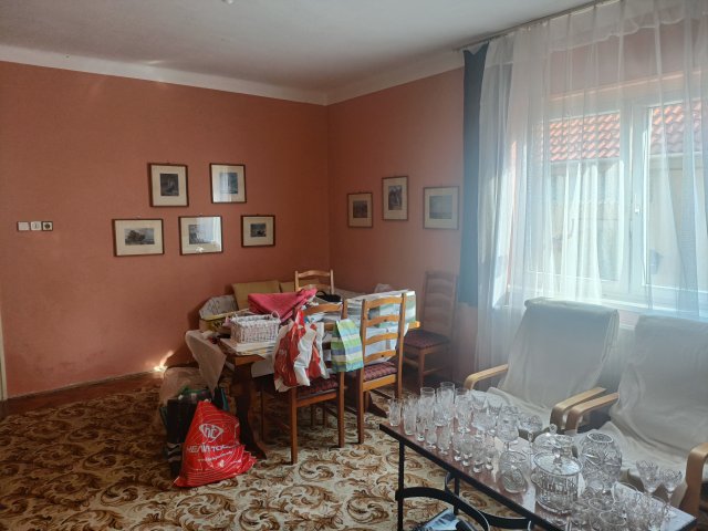 Eladó családi ház, Tatán 39 M Ft, 2 szobás