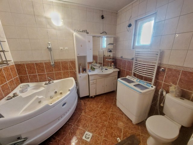 Eladó családi ház, Pomázon 89.5 M Ft, 1+2 szobás