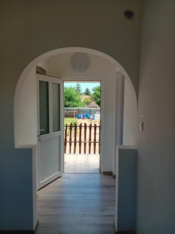 Eladó családi ház, Esztergomban 34.9 M Ft, 1 szobás
