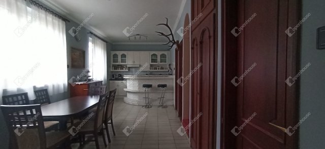 Eladó családi ház, Debrecenben 79.99 M Ft, 5 szobás