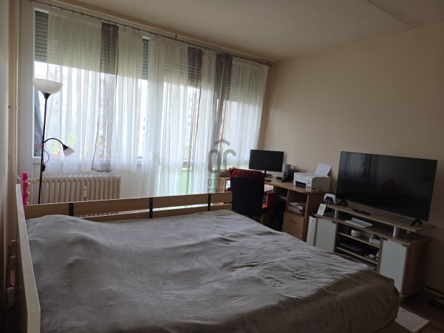 Eladó panellakás, Debrecenben 71.9 M Ft, 3 szobás