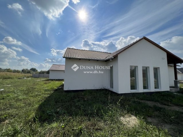 Eladó családi ház, Ráckevén 85.9 M Ft, 5 szobás