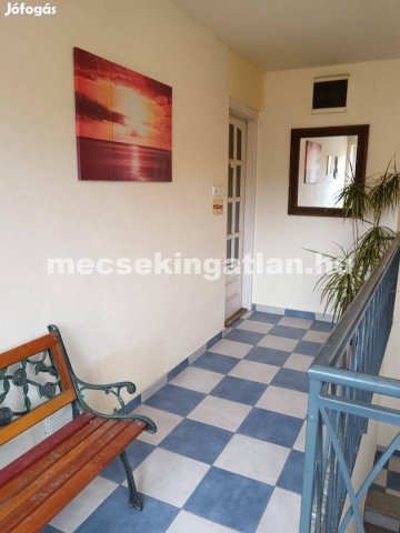 Kiadó téglalakás, albérlet, Pécsett 70 E Ft / hó, 1 szobás