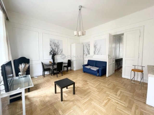 Eladó téglalakás, Budapesten, VI. kerületben 105.04 M Ft