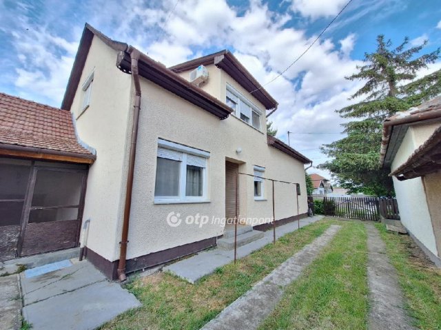 Eladó családi ház, Szeghalmon 38 M Ft, 4+1 szobás