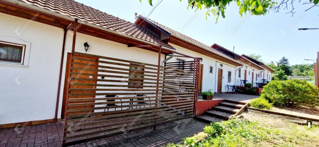 Eladó hotel, Tiszafüreden 160 M Ft, 10 szobás