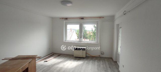 Eladó panellakás, Egerben 49.8 M Ft, 2+1 szobás