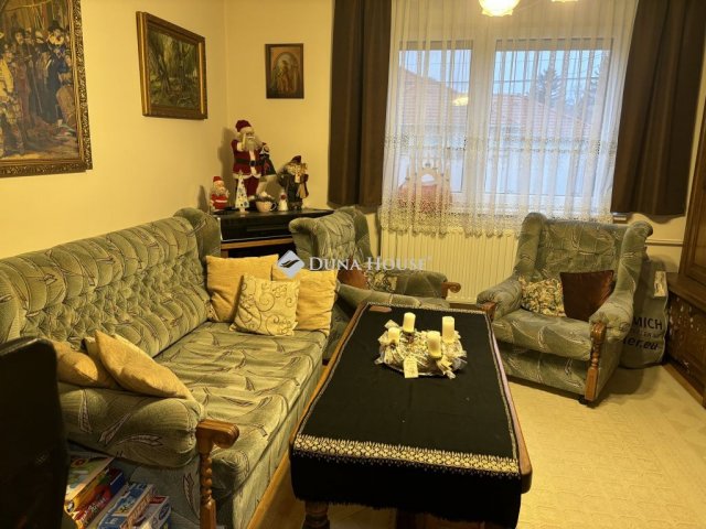 Eladó családi ház, Hegyeshalomban 64.99 M Ft, 3 szobás