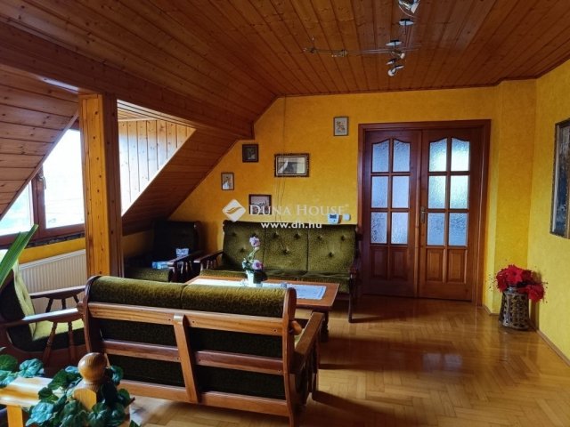 Eladó családi ház, Tápióbicskén 42 M Ft, 6 szobás
