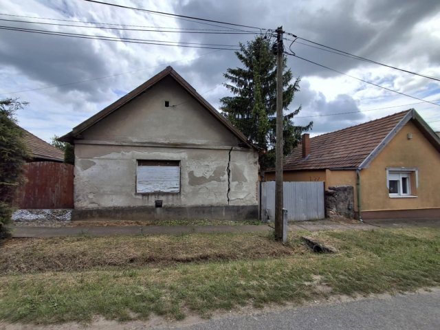 Eladó családi ház, Apcon 4.9 M Ft, 2+1 szobás