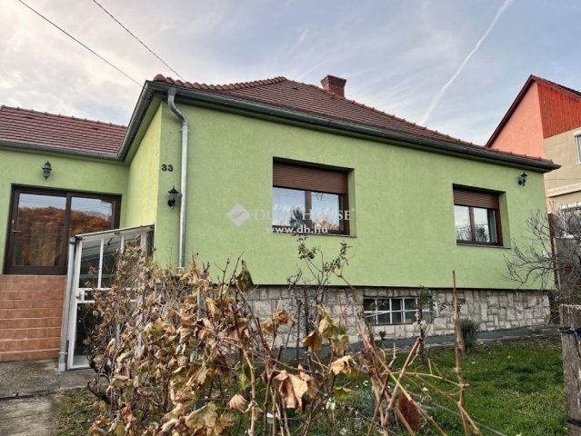 Eladó családi ház, Pécsett 81.5 M Ft, 2 szobás