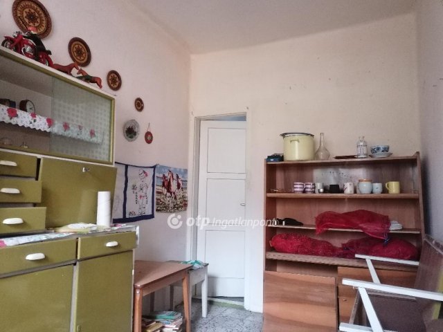 Eladó családi ház, Törökszentmiklóson 5.9 M Ft, 2 szobás