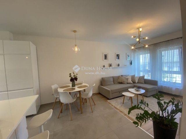 Kiadó téglalakás, albérlet, Tatán 240 E Ft / hó, 2 szobás