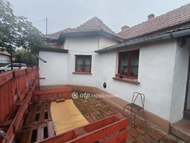Eladó családi ház, Kenderesen 10 M Ft, 2 szobás