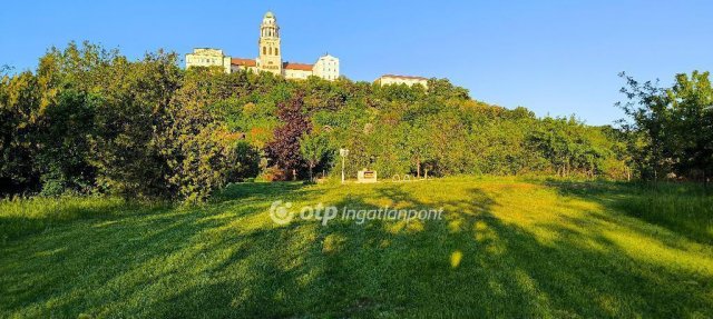 Eladó családi ház, Pannonhalmán 175 M Ft, 5 szobás