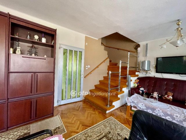 Eladó családi ház, Pétfürdőn 60 M Ft, 2+2 szobás