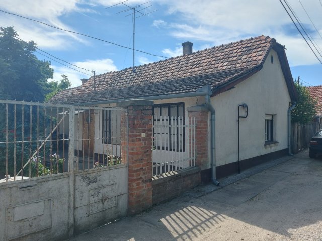 Eladó családi ház, Izsákon 12.8 M Ft, 2 szobás