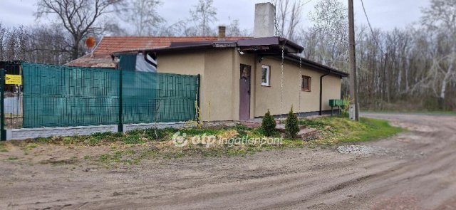 Eladó családi ház, Törtelen 33.5 M Ft, 4+1 szobás