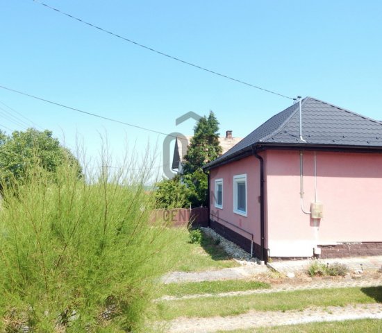 Eladó családi ház, Lakhegyen 69.99 M Ft, 4 szobás