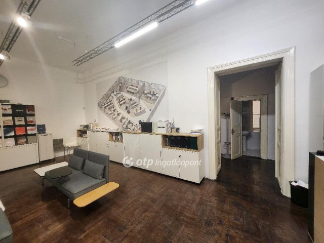 Eladó téglalakás, Budapesten, V. kerületben 130 M Ft, 3 szobás