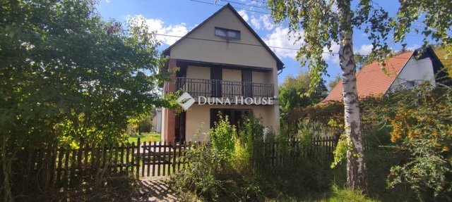 Eladó nyaraló, Balatonföldváron, Nyírfa utcában 75 M Ft