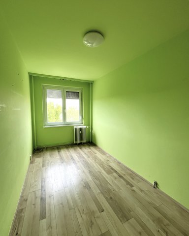 Eladó panellakás, Dunaújvárosban 28.9 M Ft, 1+2 szobás
