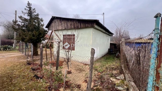 Eladó családi ház, Szentmártonkátán 12.9 M Ft, 1 szobás