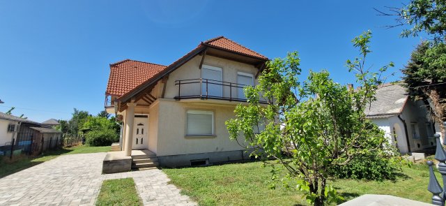 Eladó családi ház, Balatonbogláron 159 M Ft, 7 szobás