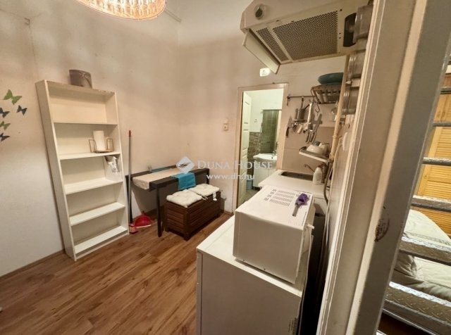 Eladó téglalakás, Budapesten, VI. kerületben 51 M Ft, 1 szobás