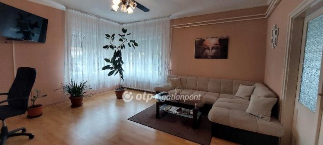 Eladó családi ház, Budapesten, XV. kerületben 82 M Ft, 4 szobás