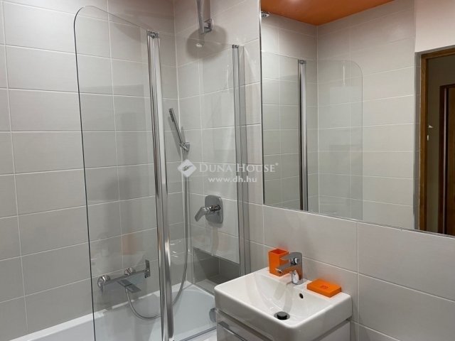 Eladó téglalakás, Pécsett 42 M Ft, 1 szobás