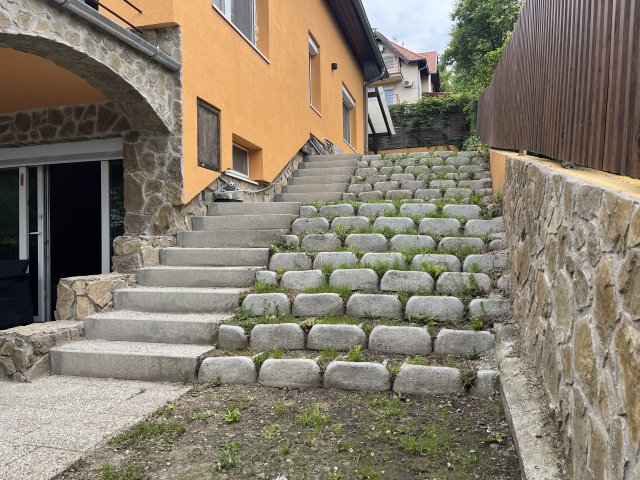 Eladó családi ház, Budaörsön 185 M Ft, 7 szobás