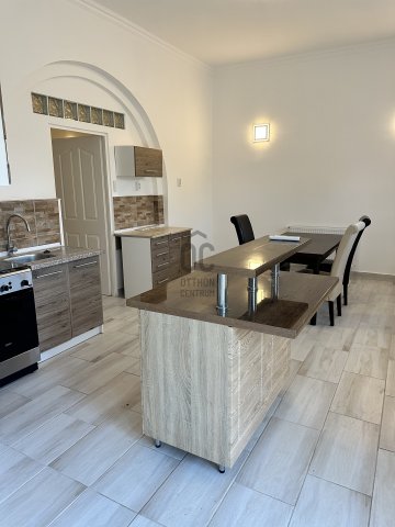 Kiadó családi ház, albérlet, Szolnokon 300 E Ft / hó, 5 szobás