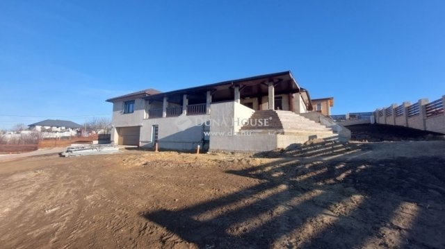 Eladó családi ház, Mogyoródon 349.99 M Ft, 6 szobás