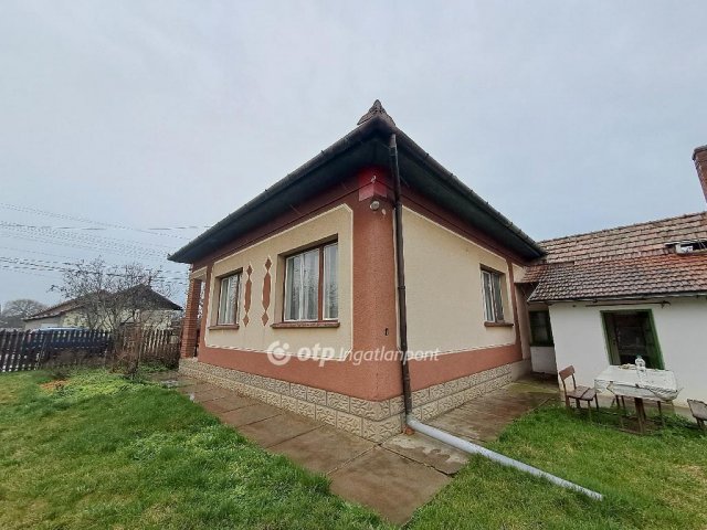 Eladó családi ház, Kisújszálláson 20 M Ft, 2+1 szobás