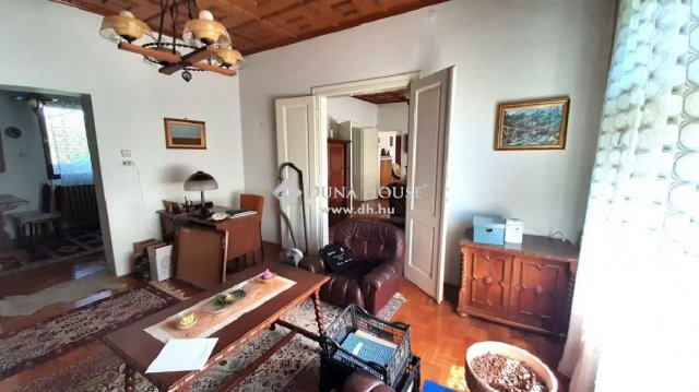 Eladó családi ház, Esztergomban 89.9 M Ft, 3 szobás