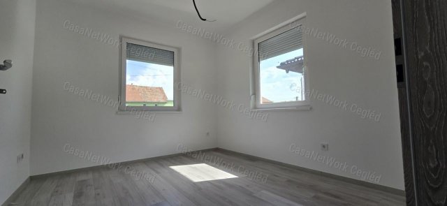 Eladó ikerház, Cegléden 50 M Ft, 4 szobás / költözzbe.hu